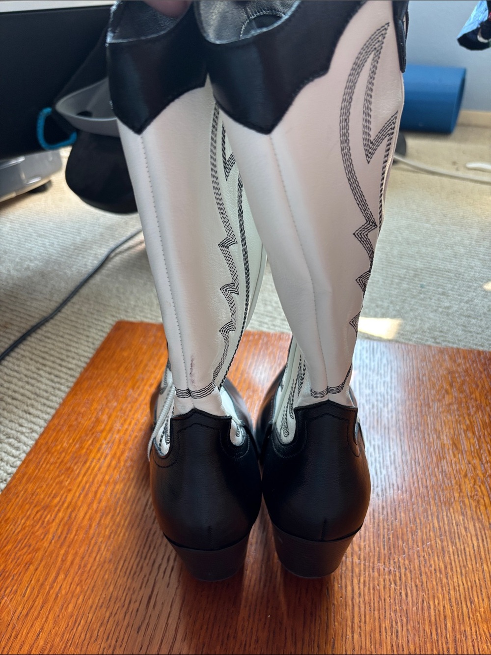 INDIGO RD ALLEY CAT Western Cowgirl mid calf black and white boot. Size 9 - Picture 9 of 9